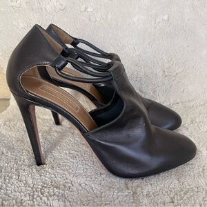 Aquazzura Black Heels with V-Cut and Rounded Toe